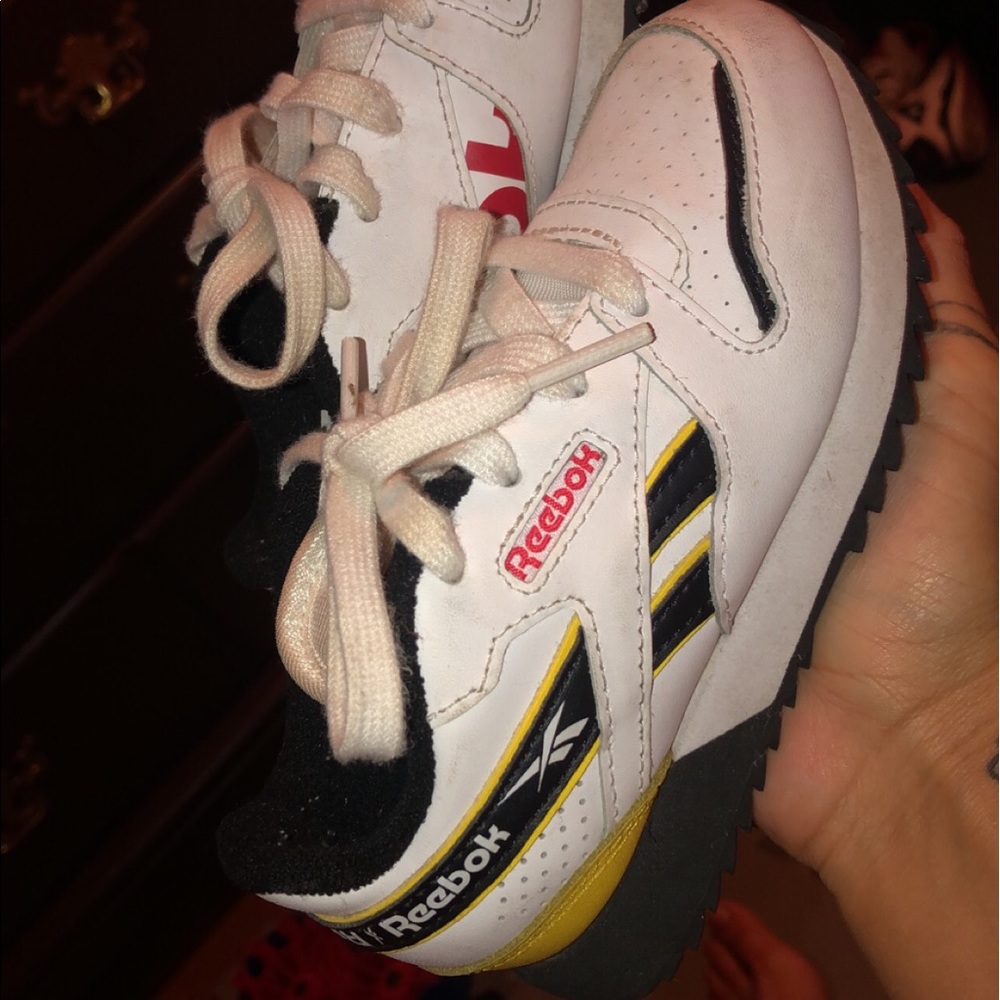 Boys Reebok Shoes - Picture 2 of 4